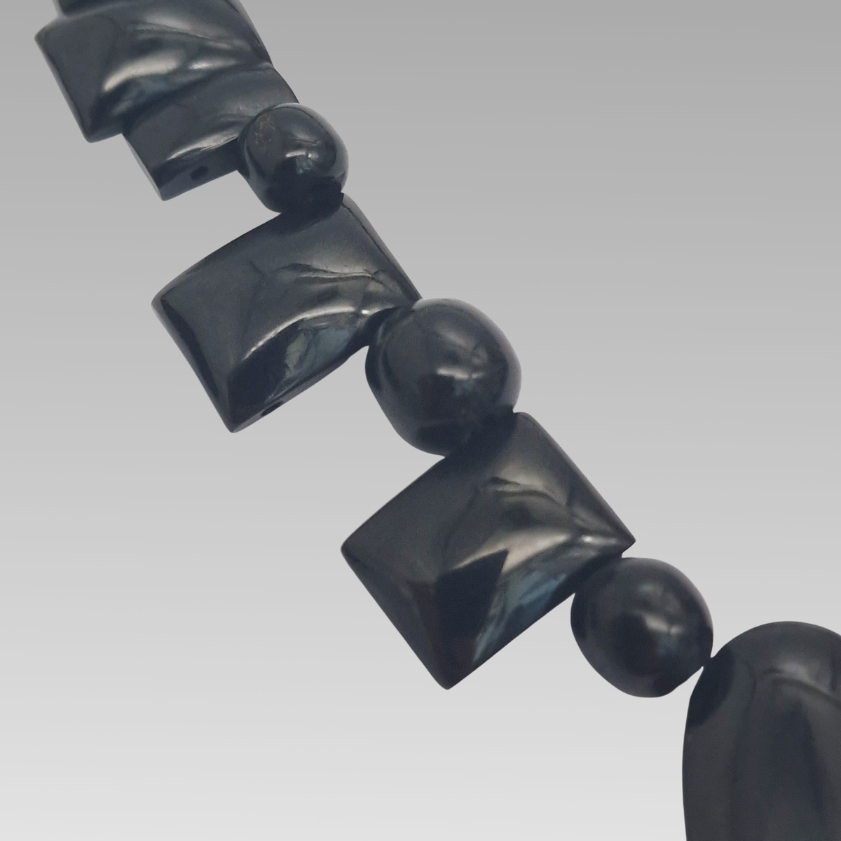 Victorian Whitby Jet Mourning Necklace Graduated Beads 43.5cm