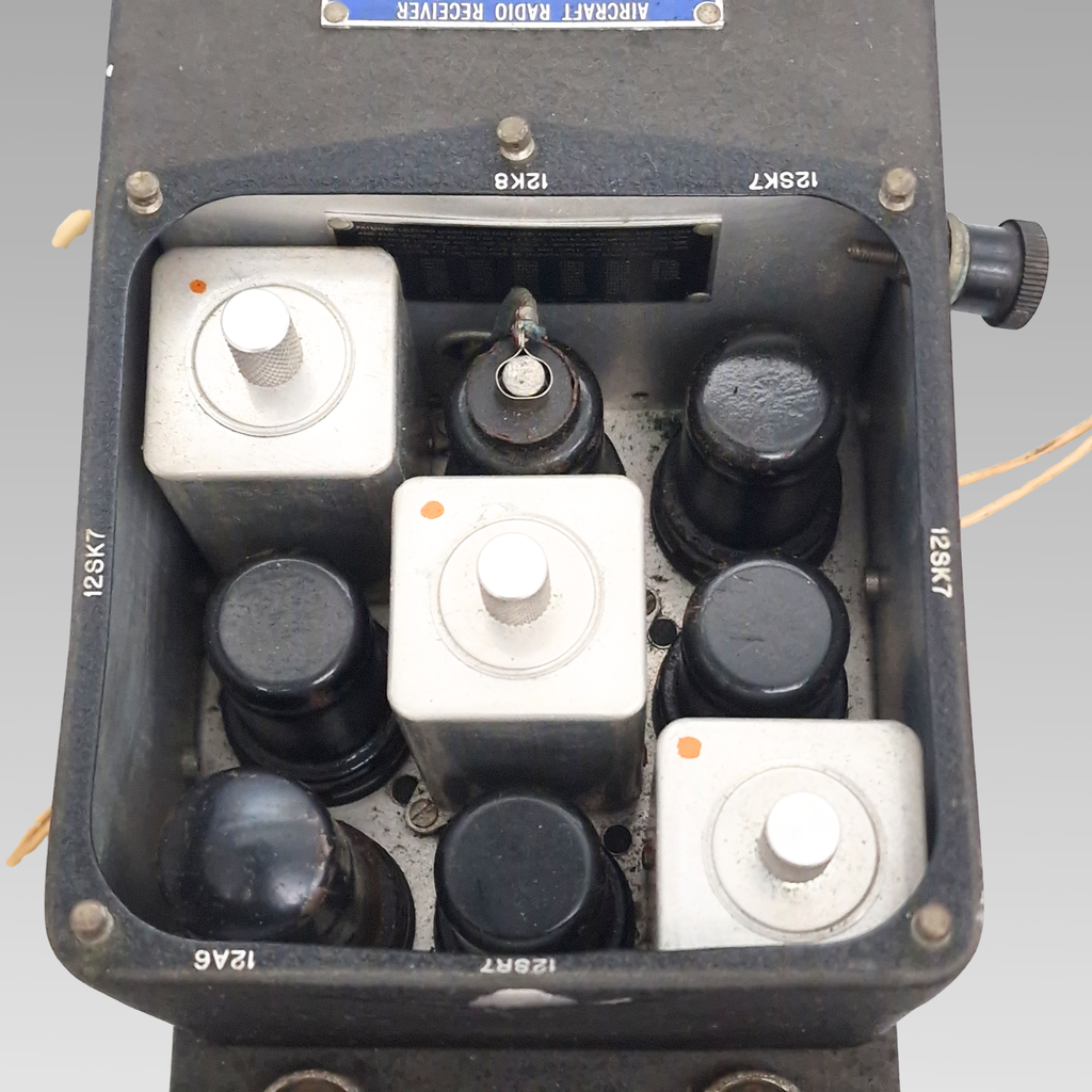 Internal valve and radio components of WWII US Navy CBY-46104 receiver