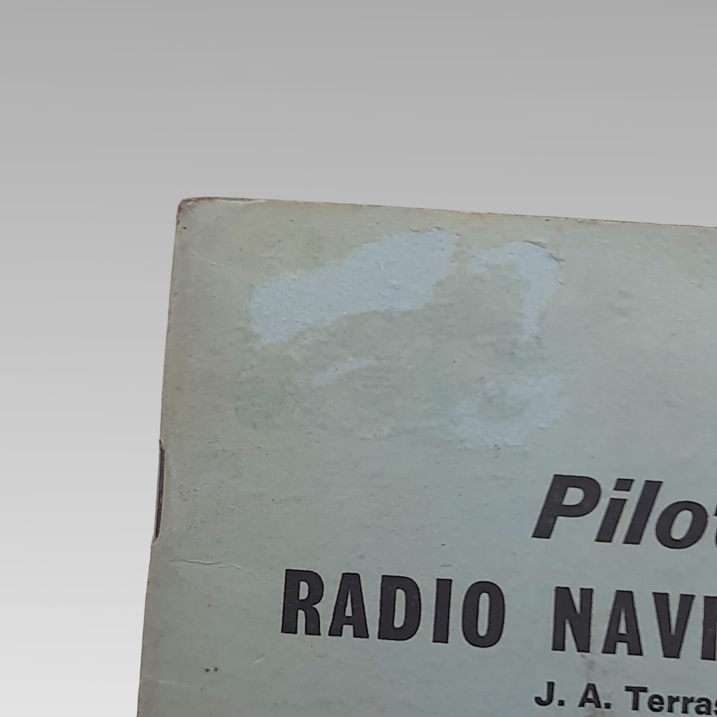 Rear cover of Pilot Radio Navigation published by Learnhurst Publications Limited.