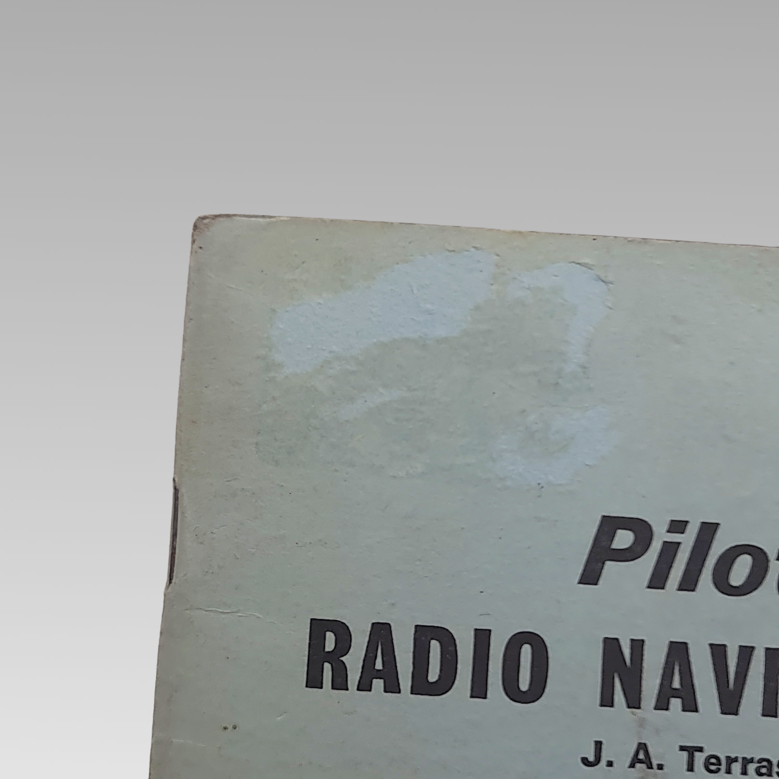 Rear cover of Pilot Radio Navigation published by Learnhurst Publications Limited.
