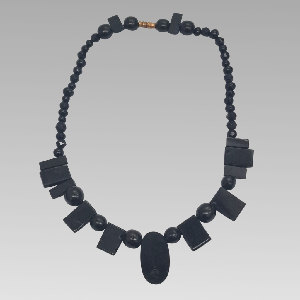 Victorian Whitby Jet Mourning Necklace Graduated Beads 43.5cm