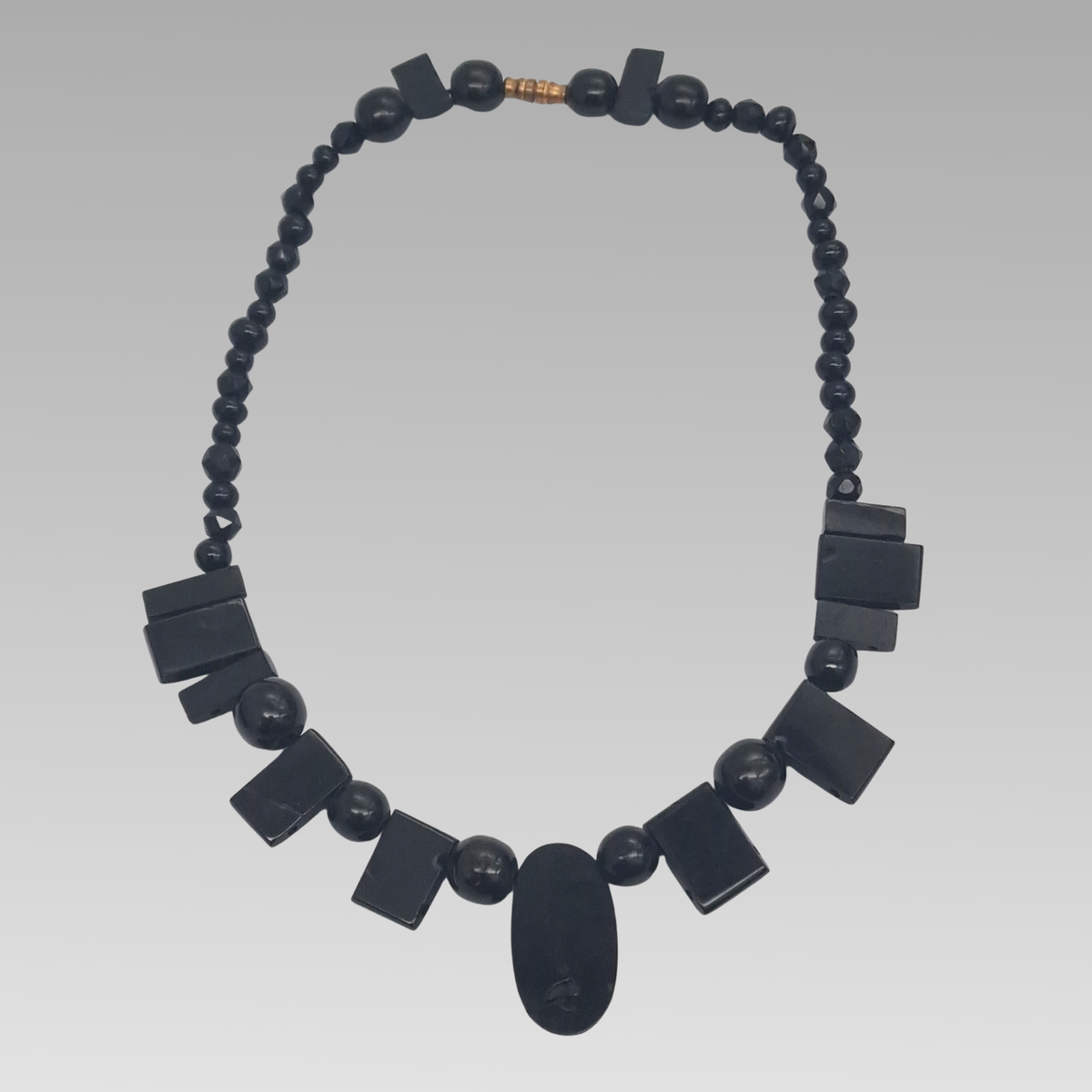 Victorian Whitby Jet Mourning Necklace Graduated Beads 43.5cm