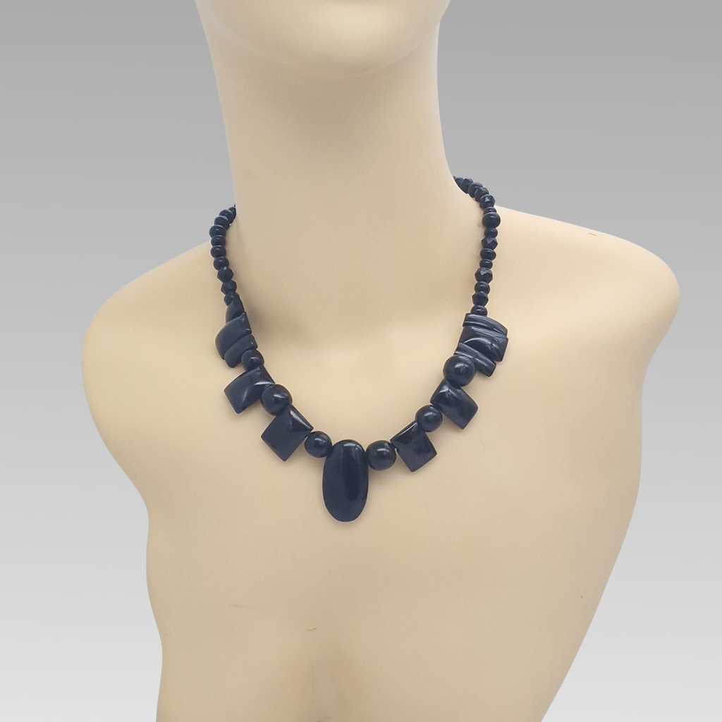 Victorian Whitby Jet Mourning Necklace Graduated Beads 43.5cm