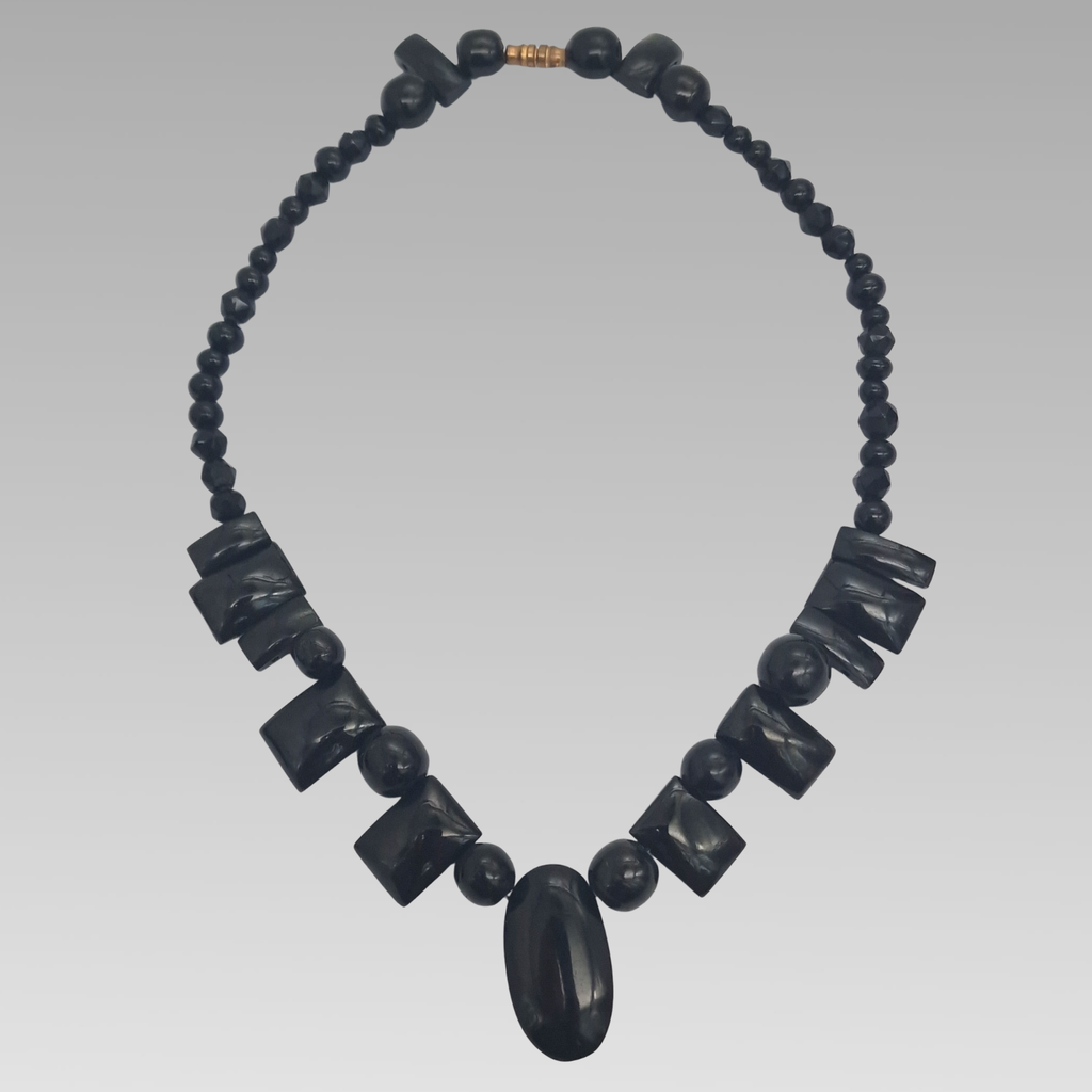 Victorian Whitby Jet Mourning Necklace Graduated Beads 43.5cm