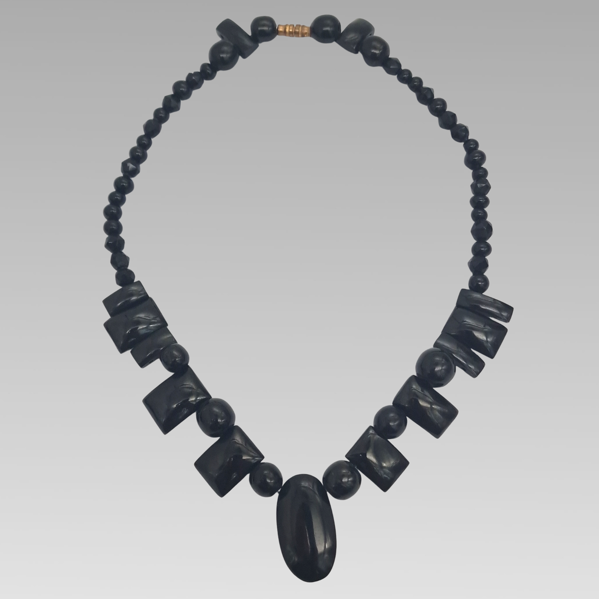 Victorian Whitby Jet Mourning Necklace Graduated Beads 43.5cm