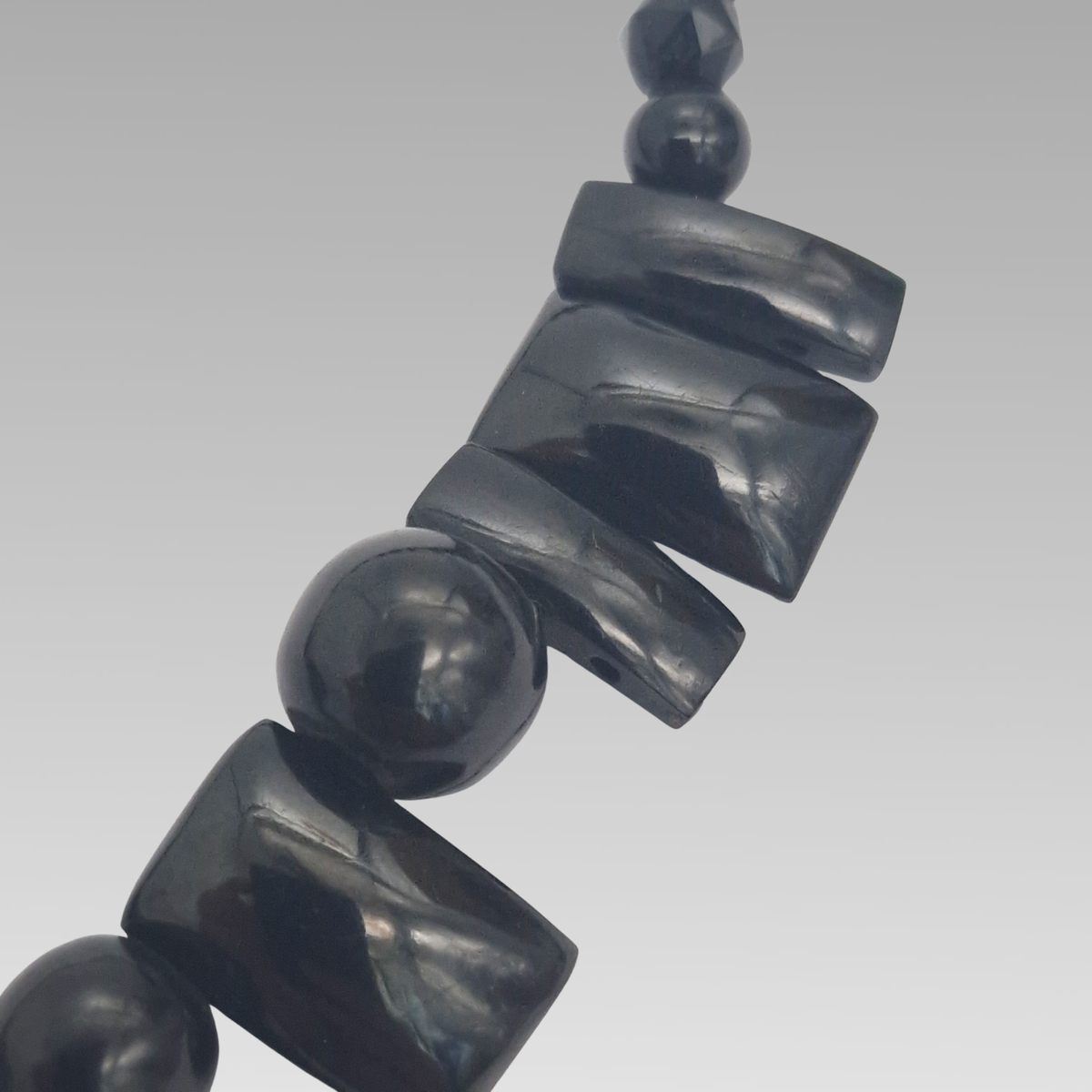 Victorian Whitby Jet Mourning Necklace Graduated Beads 43.5cm